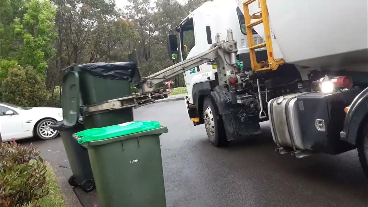 Lake Macquarie nursing home garbage collection 010202 (long lines