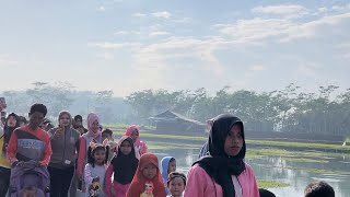 Jalan Santai Dusun Kancu Desa Kalisemut Kecamatan Padang Lumajang Dengan View Indah Di Rawa Rawa