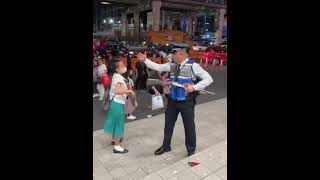 Sm Megamall Security Guard Drove Away A Sdanaguita Vendor Wearing A Student Uniform