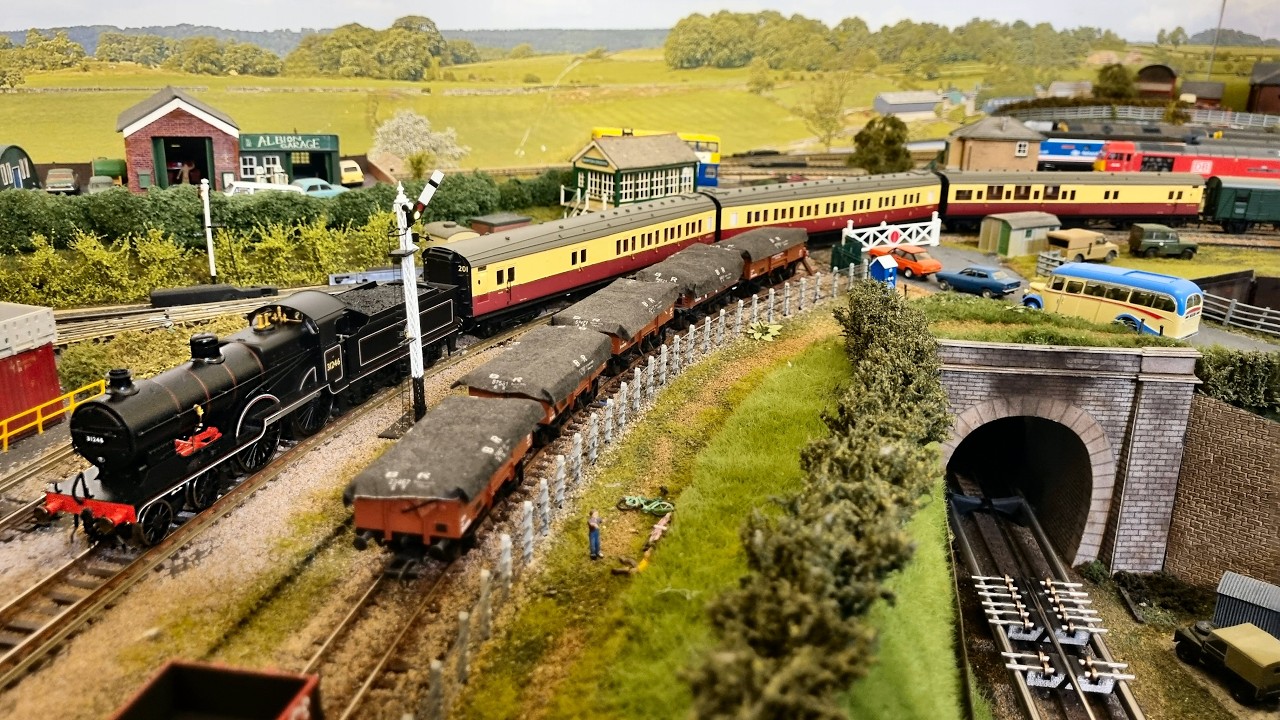 Dapol/Rails BR D1 4 4 0 with Rapido E1 sound