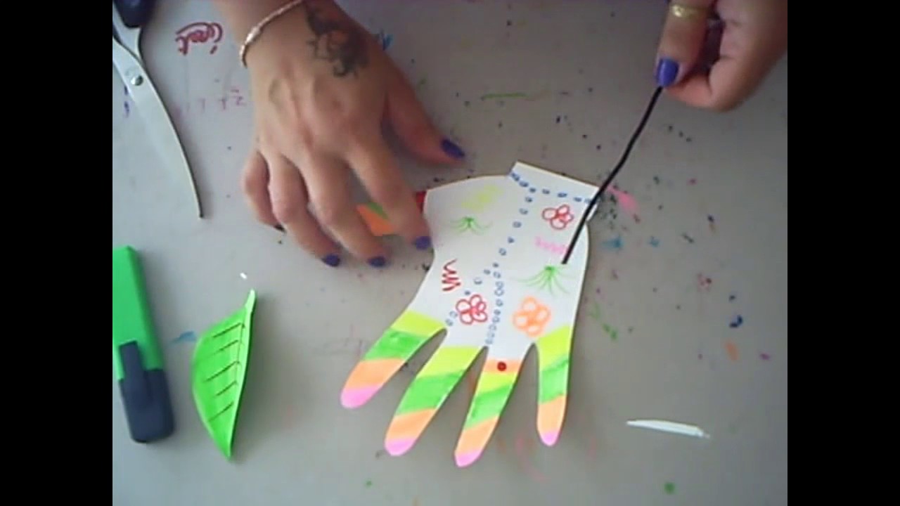 petit bricolage avec les enfants main en fleur - YouTube