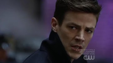 Barry, Oliver and Kara get arrested in Gotham City | Elseworlds Part 2