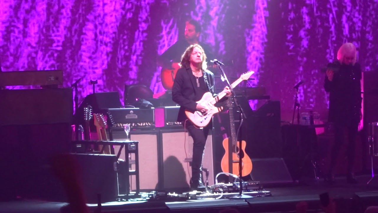 Roger Waters Comfortably Numb Live In Riga 24 08 2018 Us