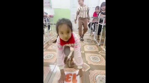 Diệp Anh học tiếng anh.