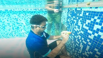 20-year-old sets world record for solving puzzle underwater