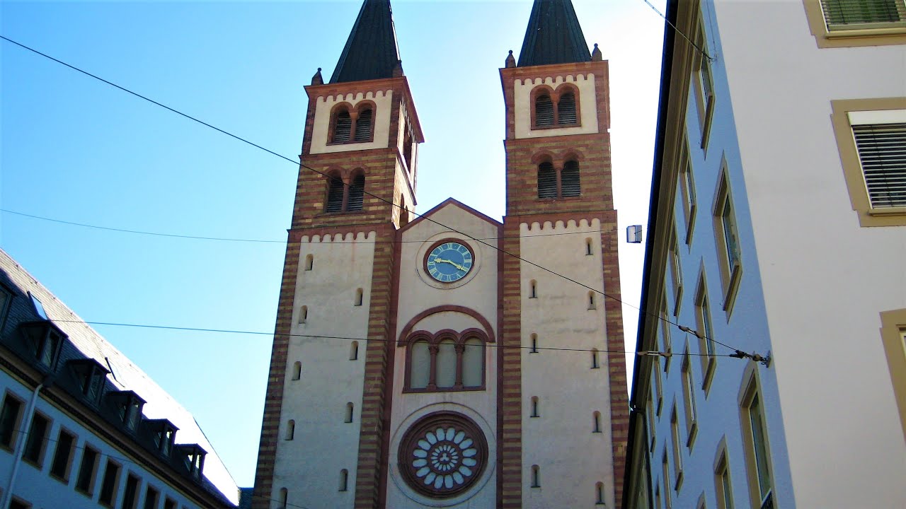 Würzburg Dom St. Kilian Plenum mit neuem Klöppel der Salvatorglocke (frontal/Kiliansplatz)
