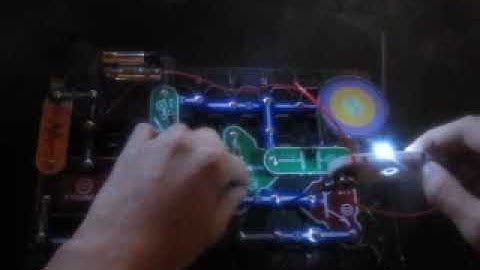 Snap Circuits Light | Project 58: Motor Strobe Effects (III) (SEIZURE WARNING)