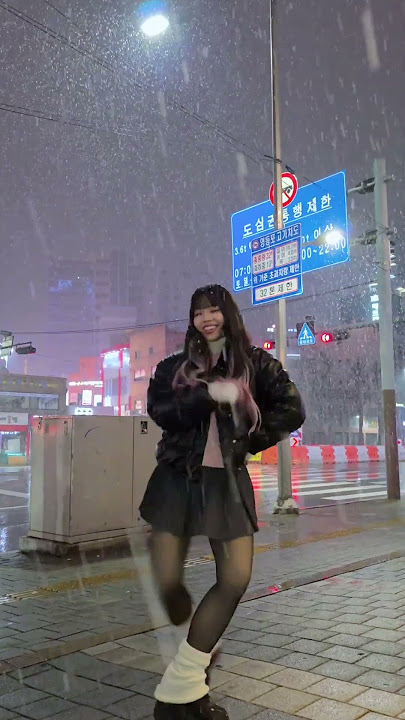 It's snowing!!!!!!! ❄️ Had to do this trend 😅🤍 #firstsnow #EXO #shorts