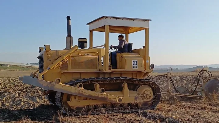 Prova in campo CAT D6D con aratro  Nardi 4BTR Bivomere