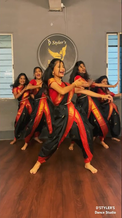 Nauvari DanceReel #nauvarisaree #marathitadka  #sanjurathod  #nauvari #ytshorts #viral #marathisong