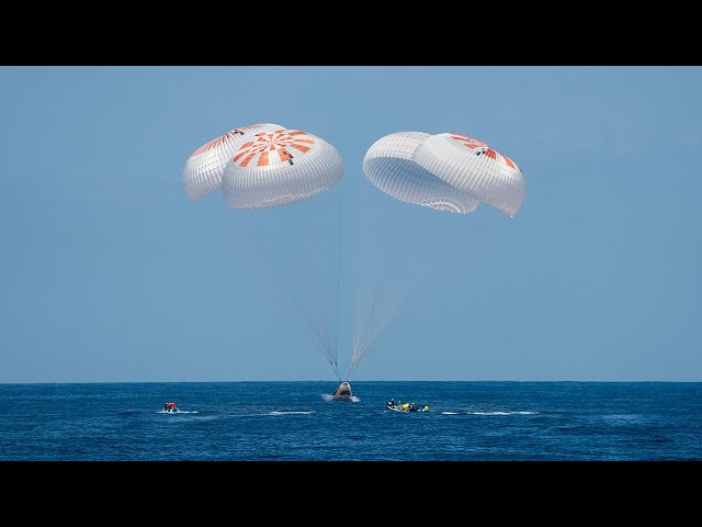 Почему космические туристы SpaceX вернулись на Землю на 10 дней позже?. Посадка туристического корабля Crew Dragon.. Фото.