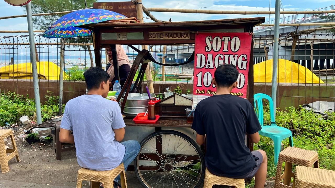 SOTO DAGING 10 RIBU JEMBATAN SURAMADU