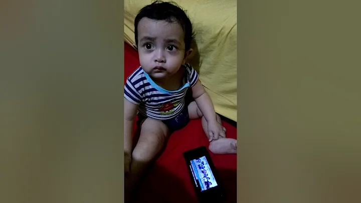 Bayi Rifaat Anteng menyimak Quran ( sebagian ayat dr  Surat Al Qalam )