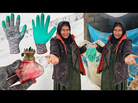 Living In The Snowy Cave Oil Lamp And Gloves The Only Survival Tools For Mother And Daughter 