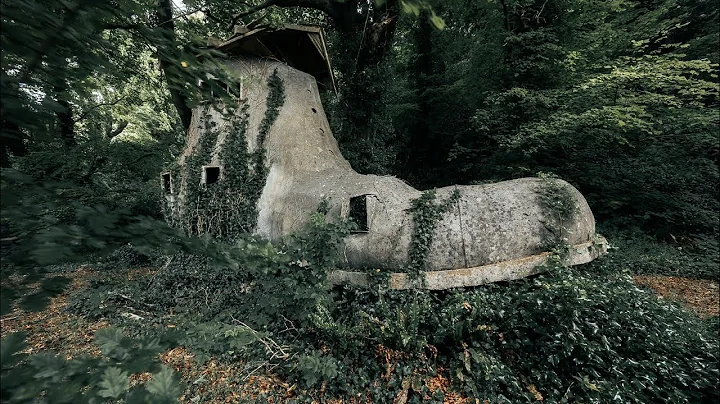 Abandoned Fairy Tale Home Found In The Middle of N...