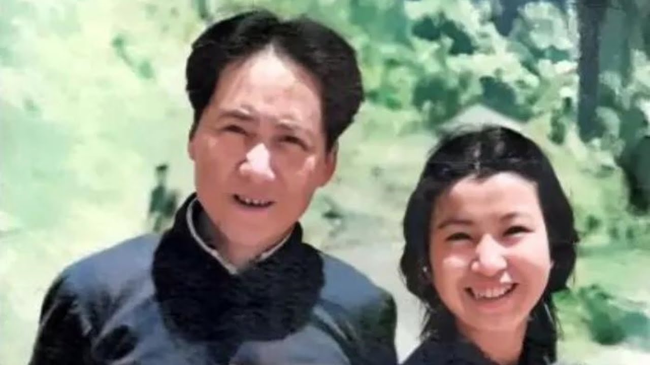 1939年,毛主席和曾志的合影,有人说她是江青,那她到底是谁? In 1939, Chairman Mao and Zeng Zhi took ...