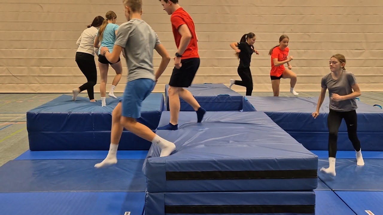 Koordinative Kräftigung im Weichbodenkreuz