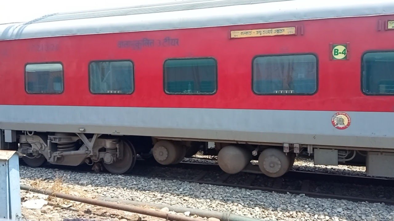 Passing 13151 Kolkata - Jammu tawi express Rakes at Jammu tawi yard ...