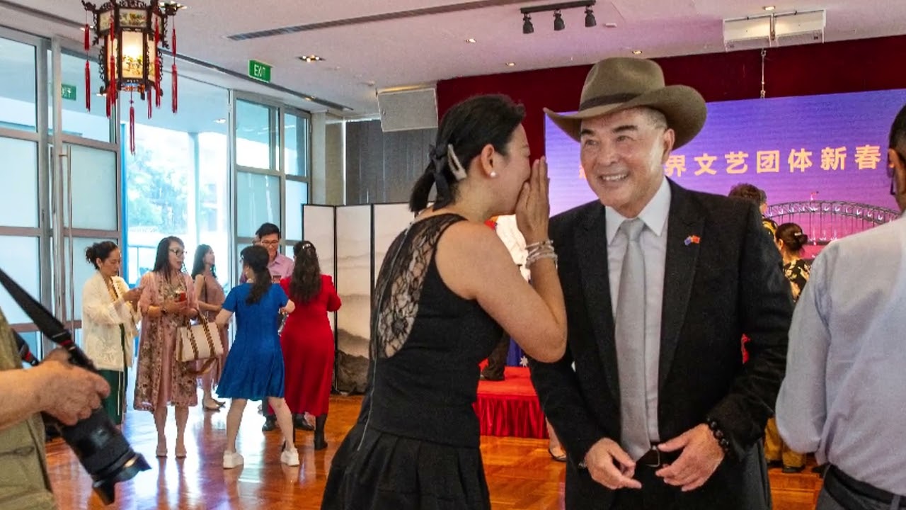 20260108中国驻悉尼领事馆举办 悉尼侨界文艺团体新春招待会 华星艺术团余俊武团长精彩致辞