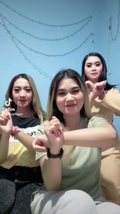 ini namanya Genis,Ningrum,Shinta Penari Cantiknya Dolalak Purworejo