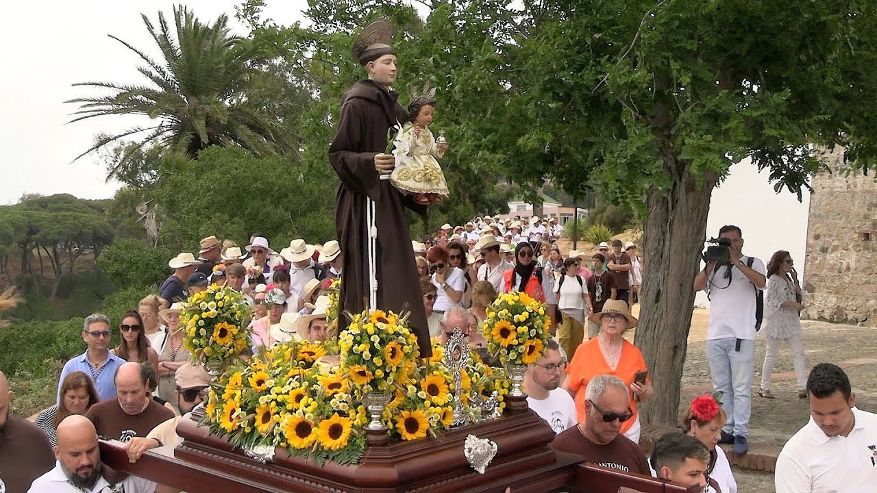 Los ceutíes vuelven a abrazar con pasión a San Antonio