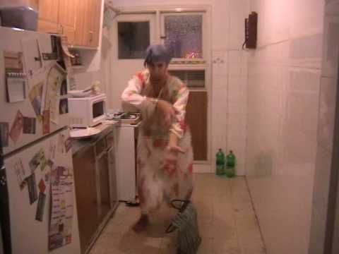 תמיר בוסקילה - סבתא מרוקאית רוקדת טראנס