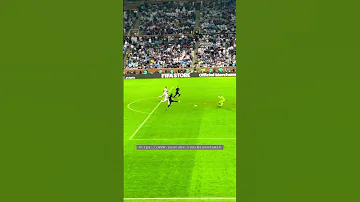 WHAT A SAVE Kolo Muani Finds Himself One On One With Emiliano Martinez Fwc2022 Finalmatch 