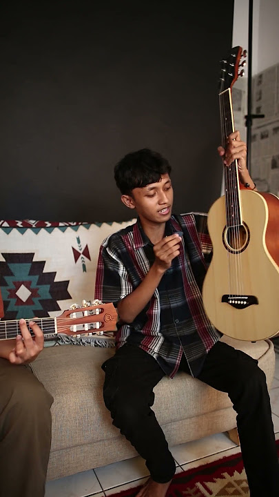 KETIKA UDAH BIASA MAIN GITAR NYLON, TAPI COBA PAKAI SENAR STRING