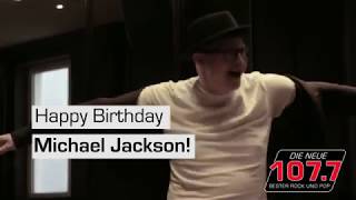 Zum 60. Geburtstag von Michael Jackson: Unser Zeitler lernt den Moonwalk!