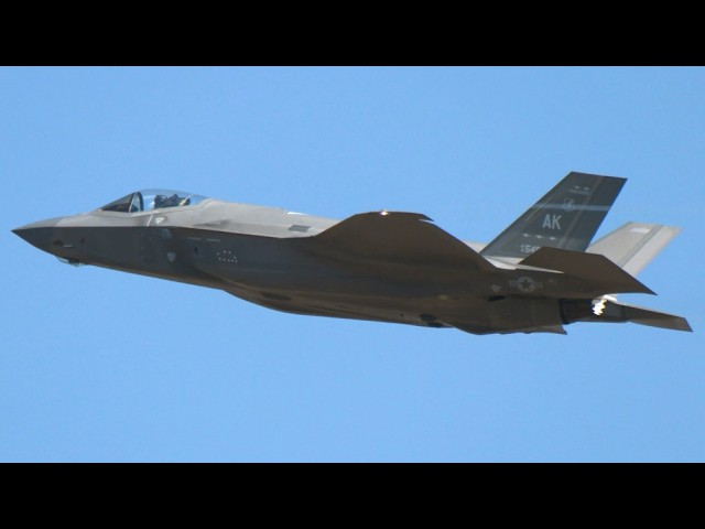 F-35A 4th LIGHTNING D パッチ 横田基地 横田基地からF35ライトニングとF16ファイティングファルコン戦闘機が