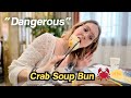 Teaching My Foreign Friend How to Eat Chinese Crab Soup Buns (She Fails First)