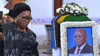 Mke wa Magufuli Amwaga Machozi kwa Uchungu/Ashindwa Kujizuia Wakati Mwili ukiingia Kanisani