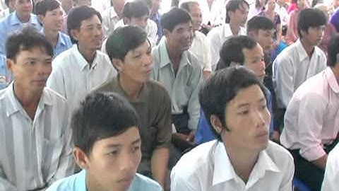 Đức Cha Phaolô Bùi Văn Đọc thăm giáo điểm Cả Nổ 10.2013 (2)