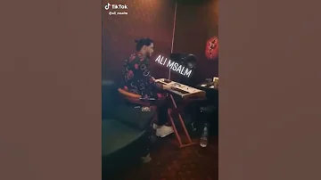 عبسلام يعزف لعمرو دياب 