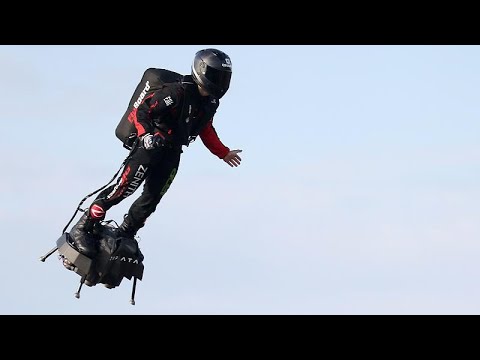 Video | Fransız mucit kendi tasarladığı hoverboardla Manş Denizi'ni uçarak geçmeyi başardı