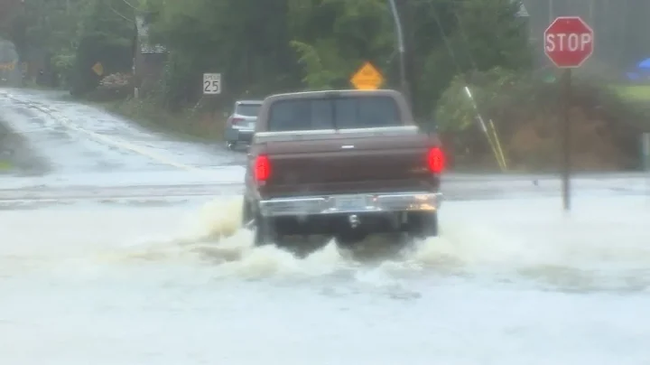 Heavy rain, strong winds causing flooding, power outages along Oregon coast