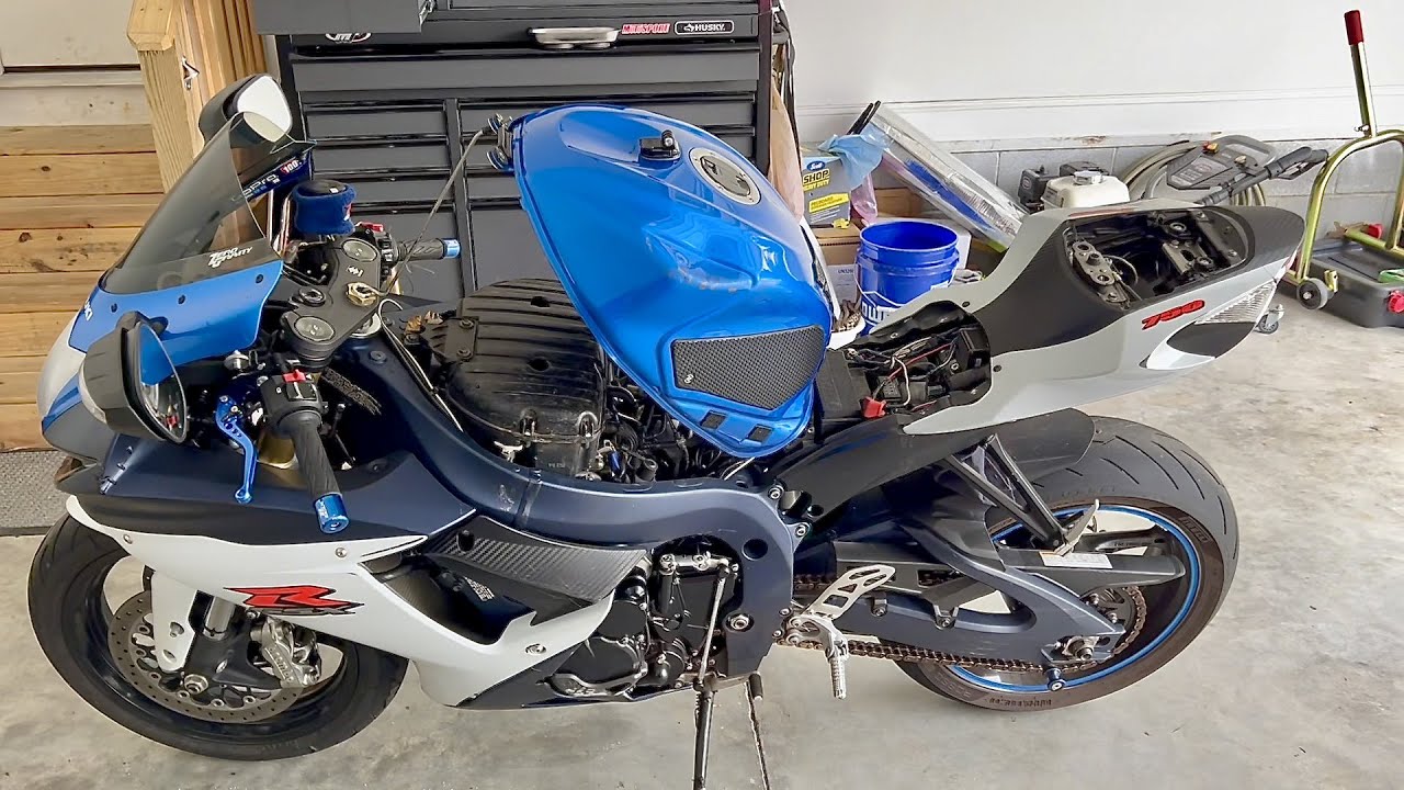 How to change air filter in a Gsxr 750 (2011-2022) + gsxr 600