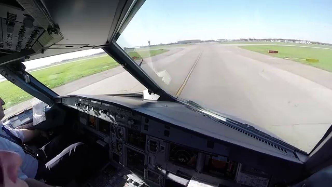 Airbus A320 cockpit video flight Moscow/Sheremetyevo/UUEE - Mineralnye Vody/URMM