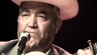 Video thumbnail of "Buena Vista Social Club - El Carretero"