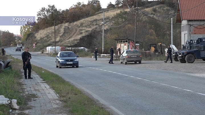 Specijalne jedinice kosovske policije iz pravca Mitrovice zaustavljaju vozila na ulazu u Leposavić