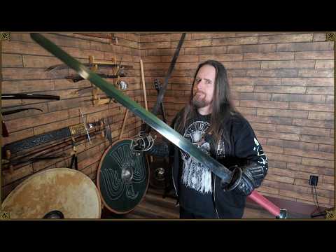 A Two-Handed Sword as Off-Hand Weapon (Yeah... Silly Stuff)