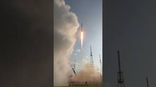 Falcon 9 lifting of from LC-40 with Satria-1 #Shorts