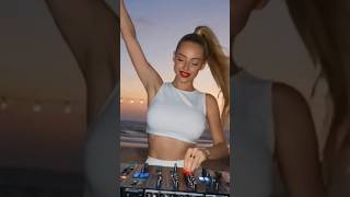 Nostalgic 2000s Eurodance - Riding the Wave #housemusic #techno #progressive
