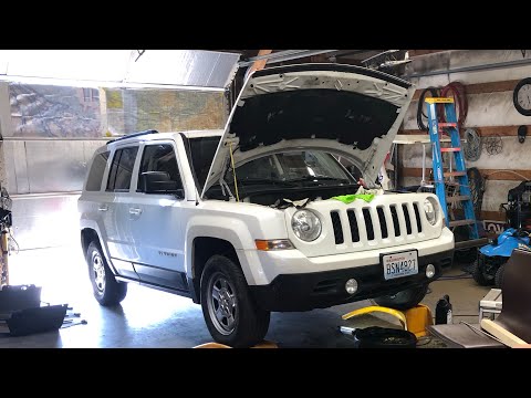 Video: A ka Jeep Patriot një transmision CVT?