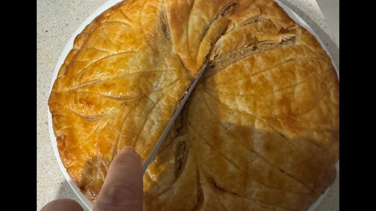 How to bake Easy homemade Galettes des Rois (French king’s cake)