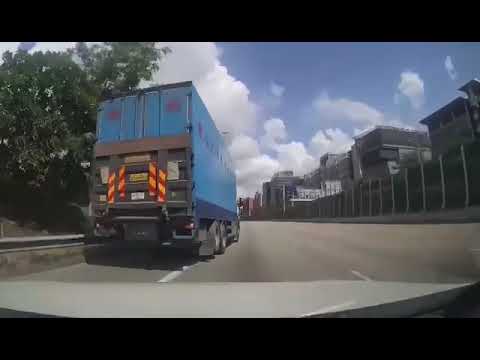 HK車cam G9G - Tesla 意外級 - 嚴重！Teslun 突然紐呔撞隔離車反左！