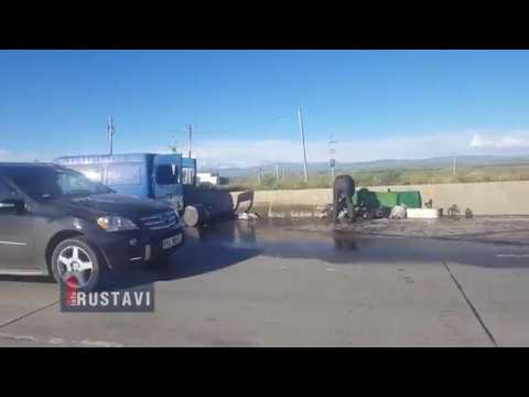 ავარია ავტობანზე, მიკროავტობუსს საბურავი გაუსკდა