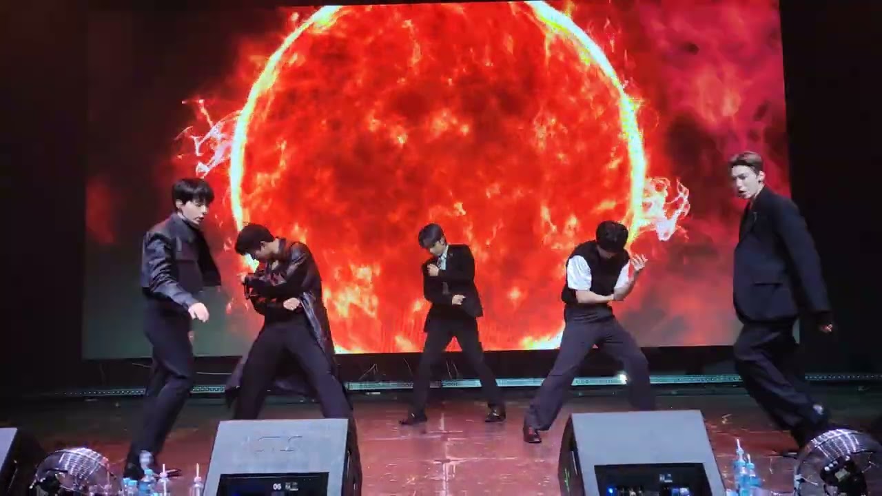 ONEUS (원어스) "_ Twilight (태양이 떨어진다)" (Progresja Music Club, Warsaw 04.11.2023) [fancam]