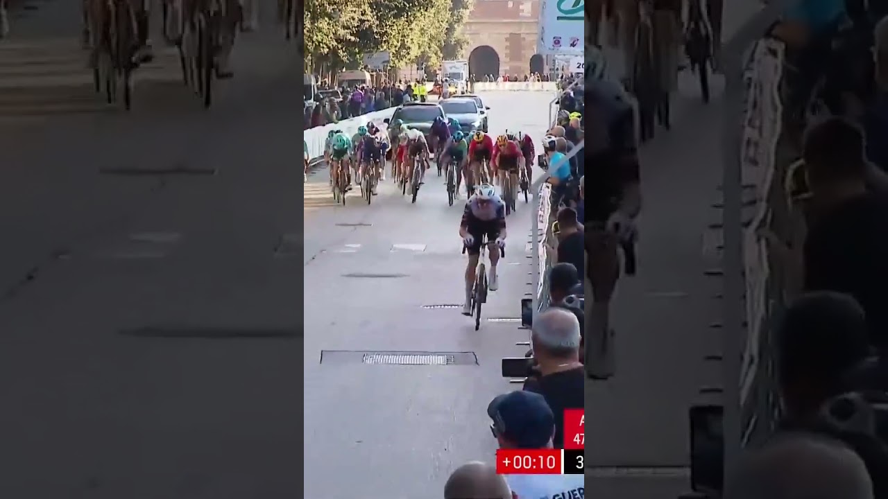 Isaac del Toro delivers his 1️⃣6️⃣th win of the season in style at the Giro del Veneto 🤩 