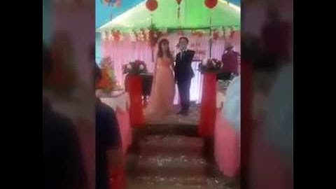 Chú rể hát Vợ Tuyệt Vời Nhất tặng cô dâu trong ngày cưới